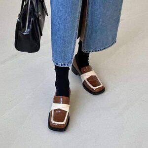 Square toe crack tie loafer